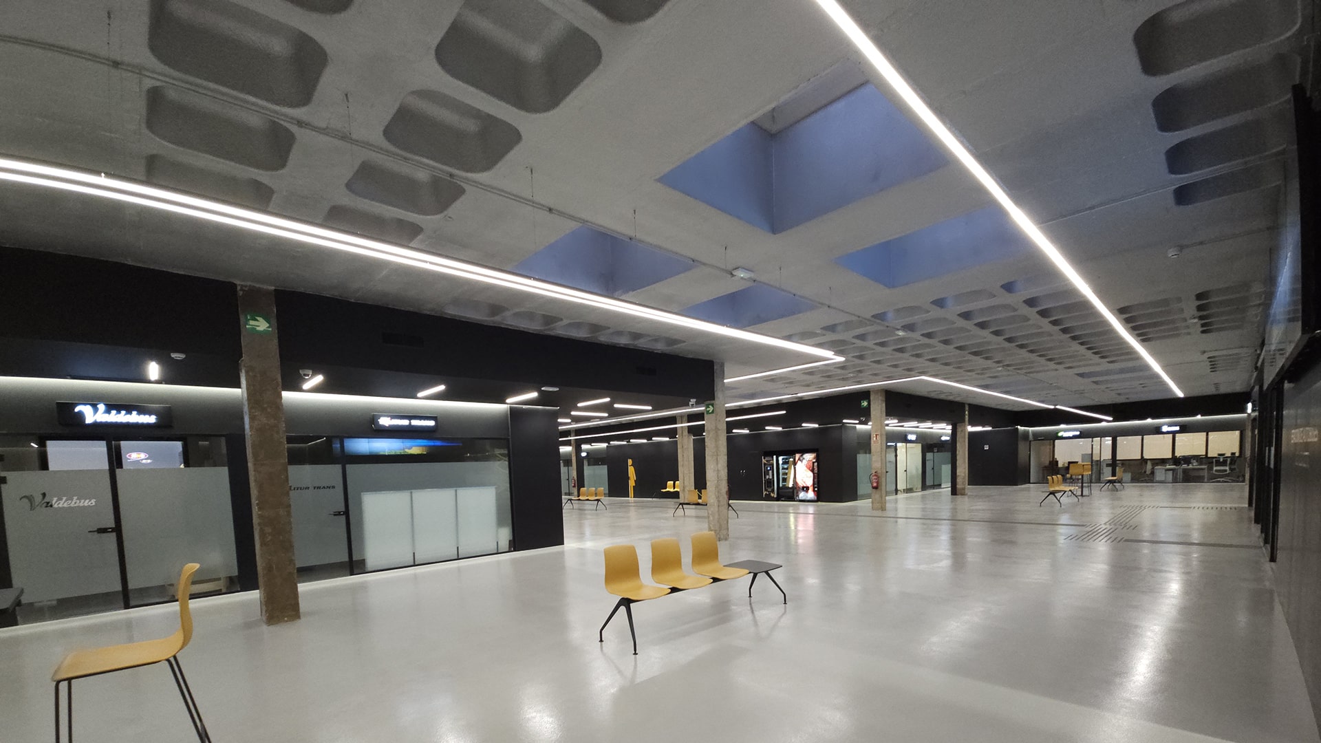 Interior Estación Autobuses Albacete & JISO Iluminación