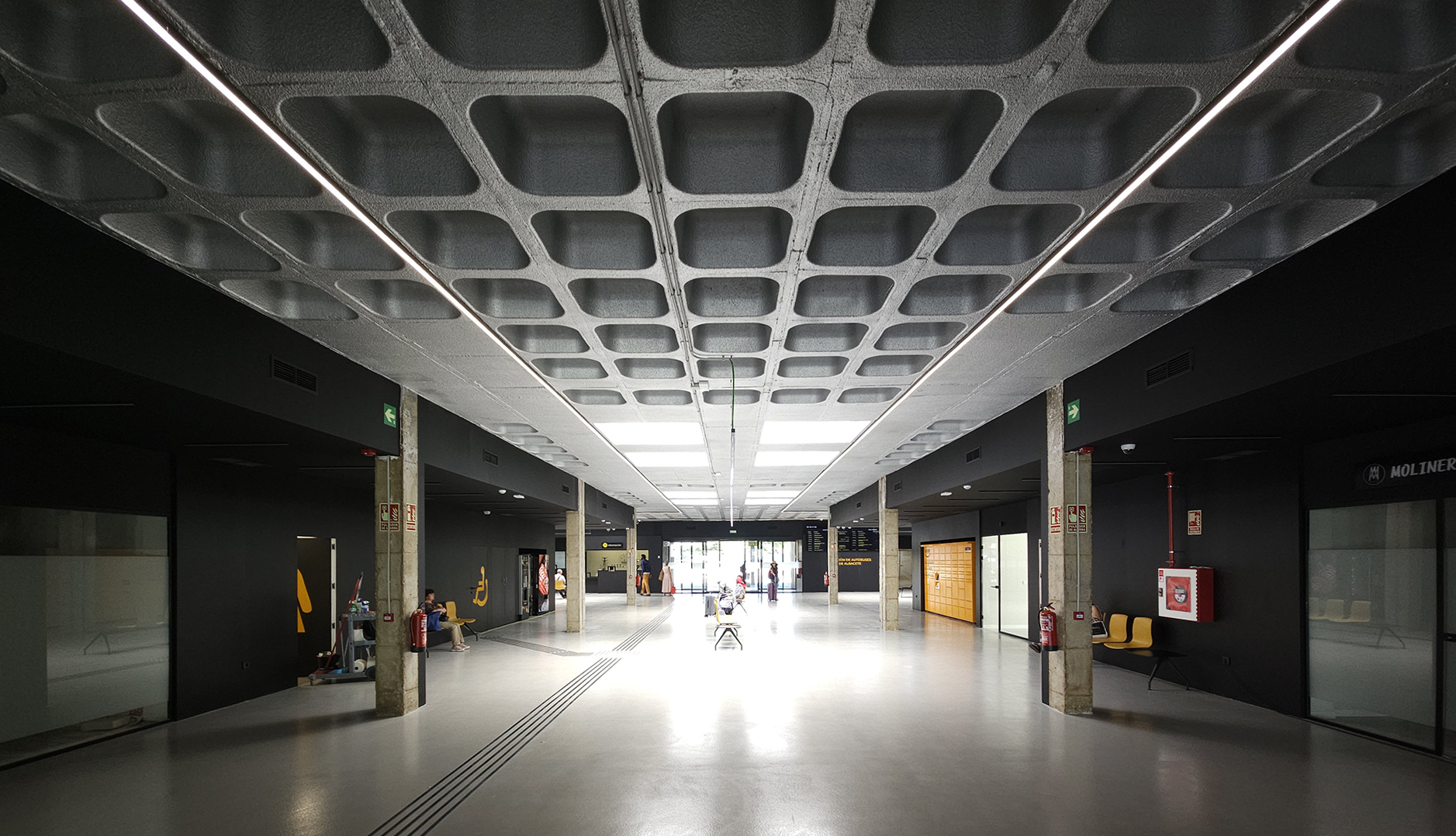 Interior Estación Autobuses Albacete & JISO Iluminación